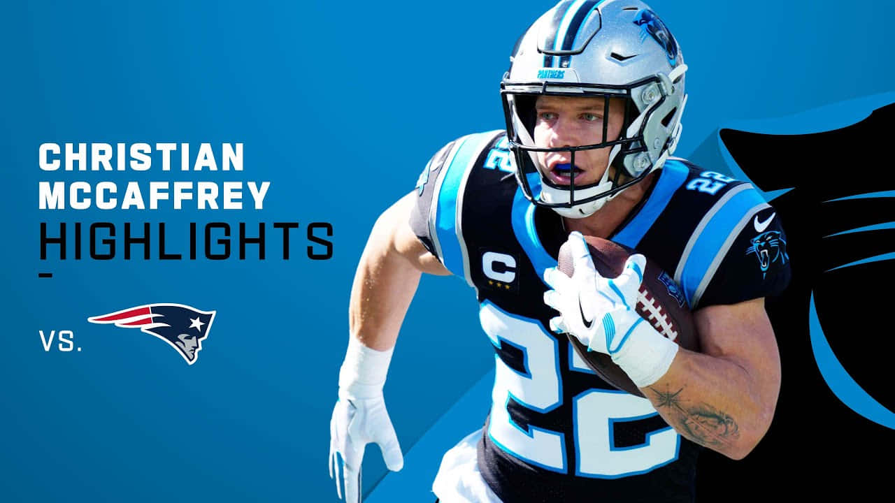 美式足球員Christian McCaffrey身穿黑豹隊制服持球。
