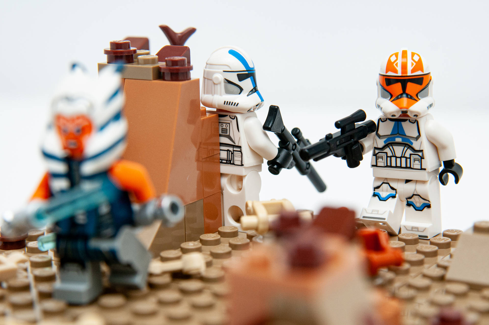 LEGO 星際大戰 克隆人士兵在沙漠戰鬥場景中，以磚塊作為掩護。