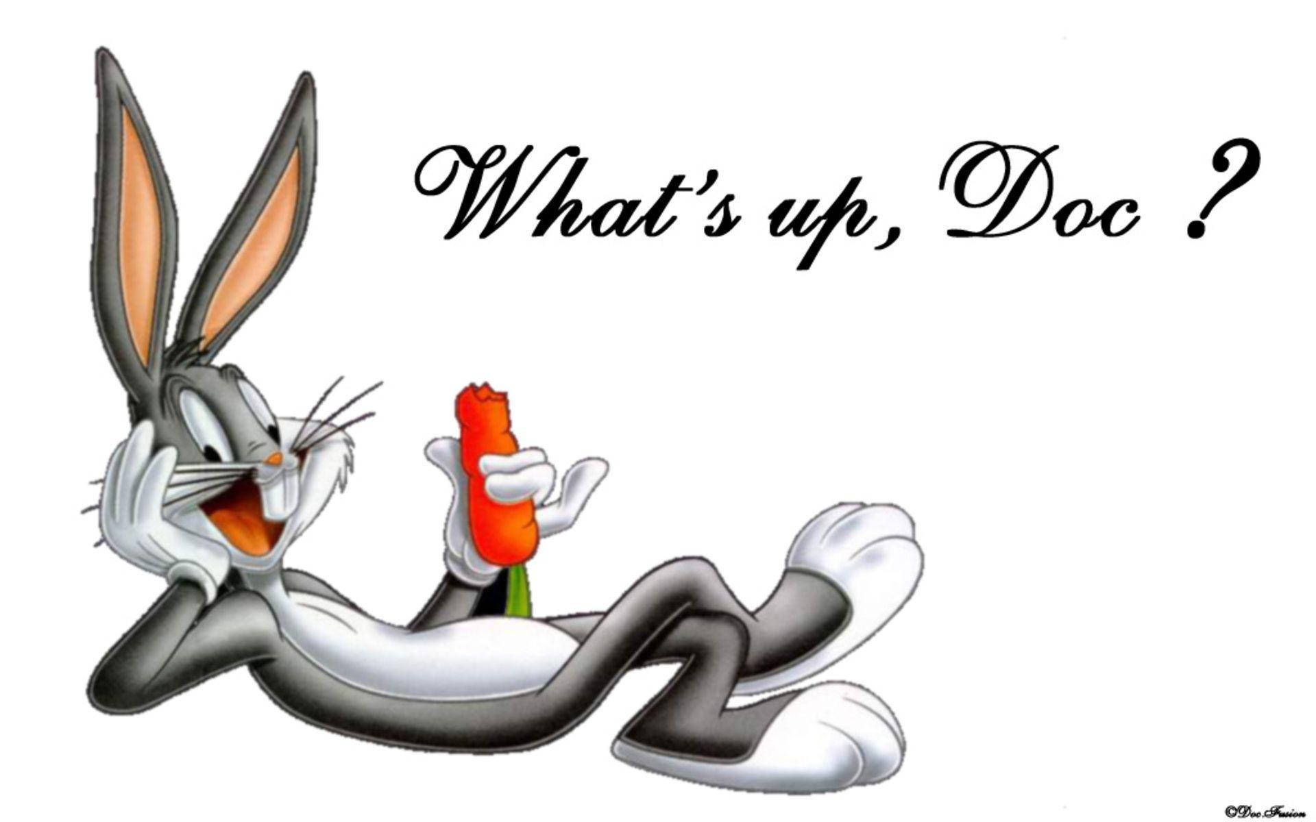 賓尼兔拿著胡蘿蔔，微笑並帶有文字 What's up Doc?
