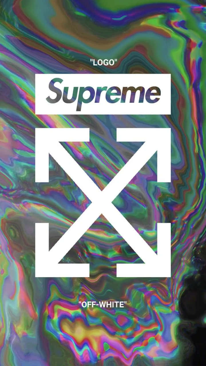 Supreme 和 Off-White 標誌在旋轉的彩虹色背景上。
