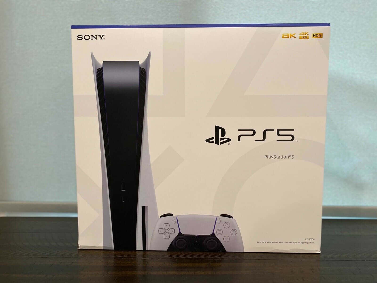木枱上嘅PlayStation 5主機盒