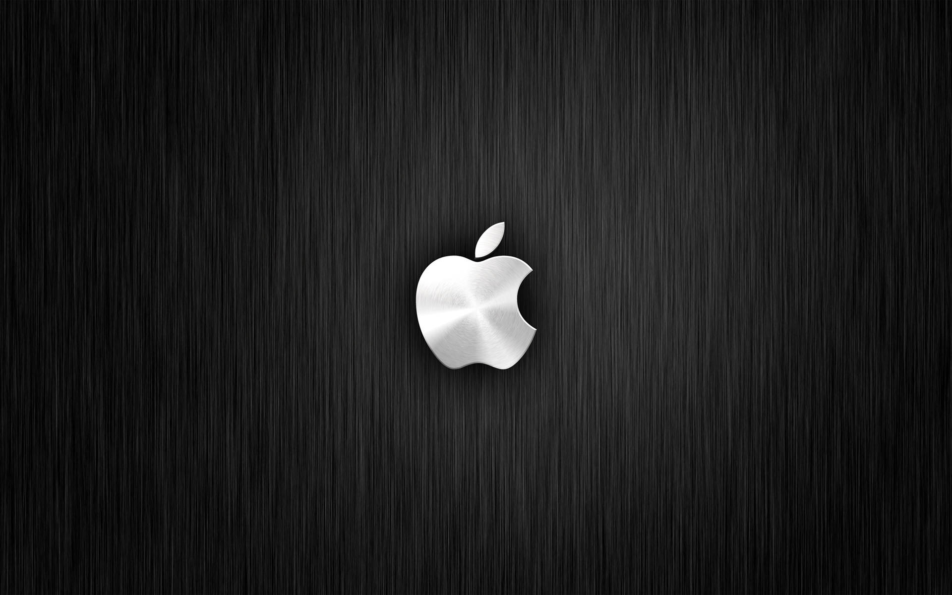黑色拉絲金屬背景上的銀色Apple標誌