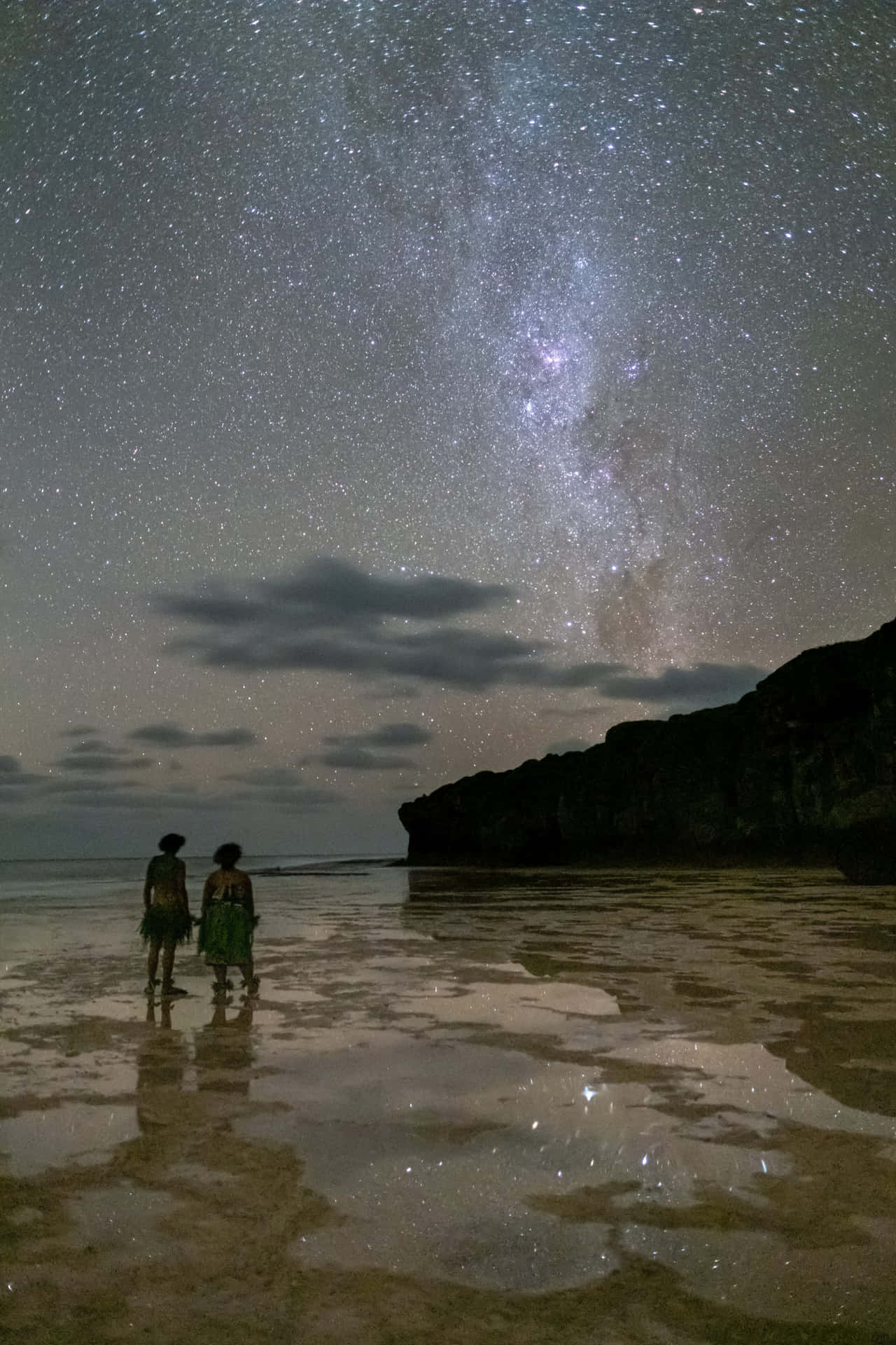 銀河下的海灘夜景