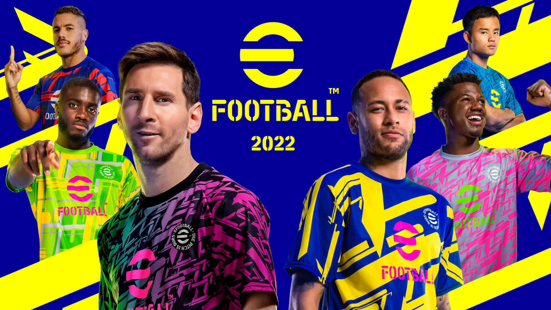 五位足球員身穿彩色球衣為 eFootball 2022 遊戲宣傳擺姿勢。