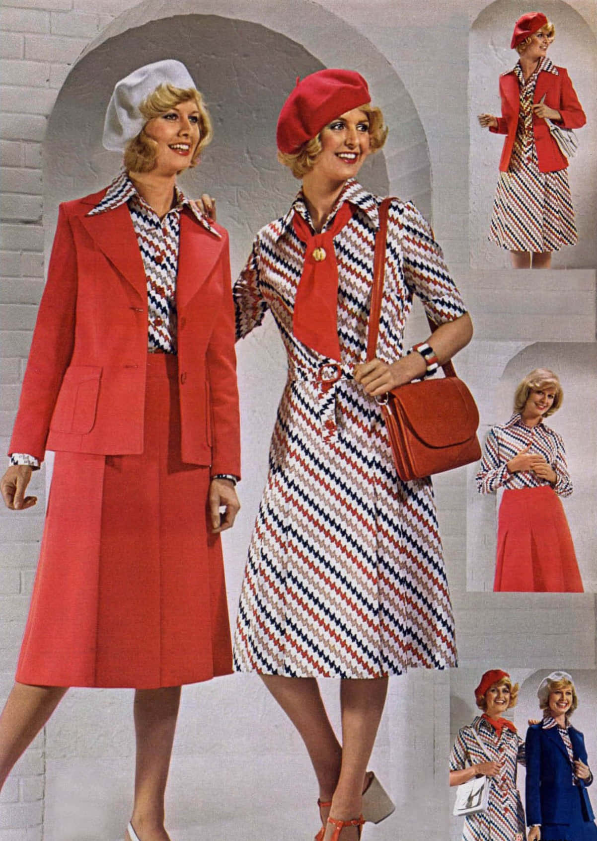 70年代gif 桌布 壁紙 — 兩位微笑的女性穿著充滿活力的1960年代時尚，在一個展示大膽紅色幾何圖案和配飾的白色磚拱門前擺姿勢。