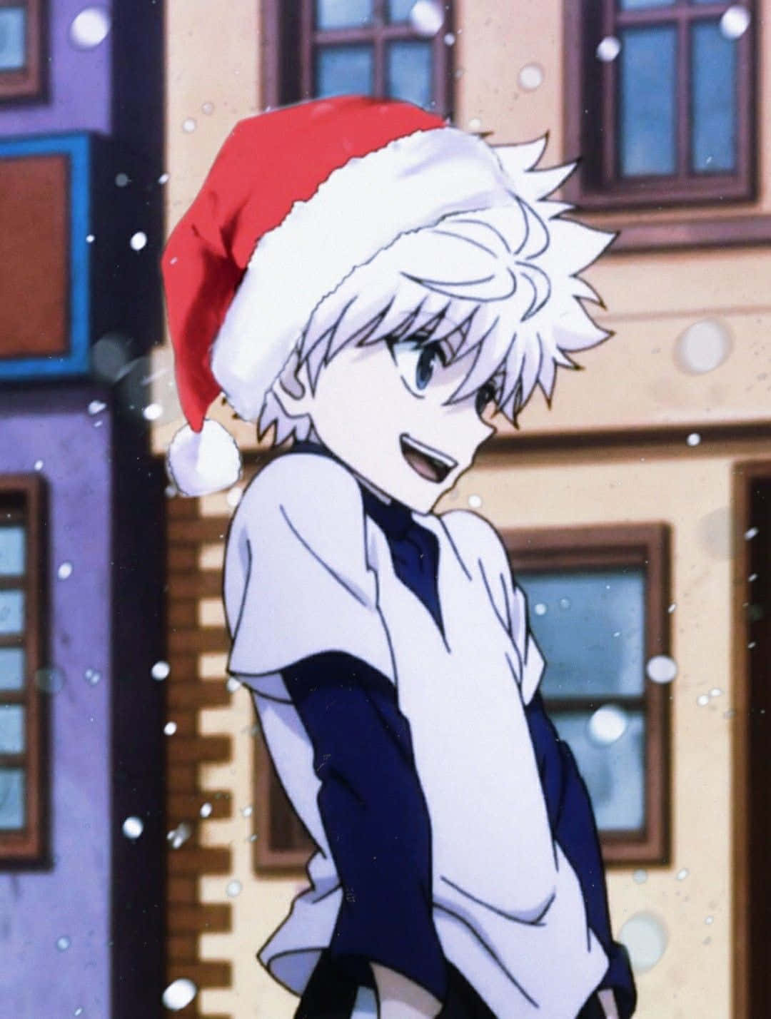 戴聖誕帽的動漫男孩在雪景街道上微笑
