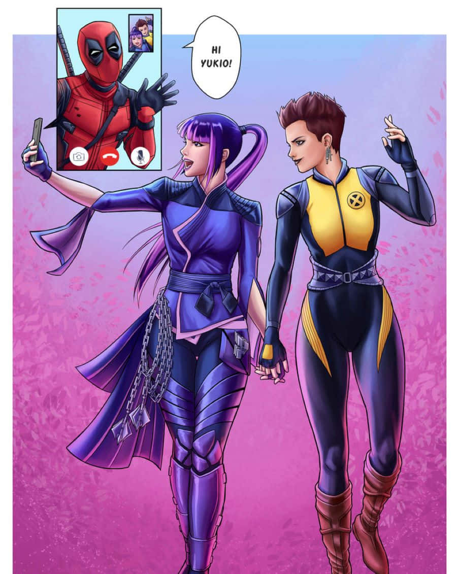 Negasonic Teenage Warhead 桌布 壁紙 — 兩位身穿鮮豔服裝的女超級英雄在粉紅色紋理背景下手牽手行走，其中一人舉起手機，顯示死侍正在進行視像通話。