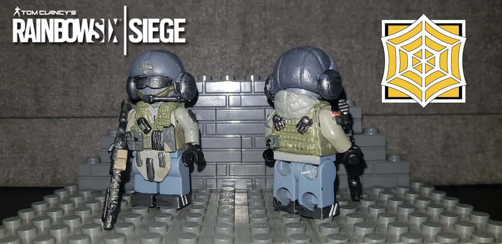 Rainbow Six Siege Jager 桌布 壁紙 — 兩個 LEGO 風格嘅 Rainbow Six Siege 幹員人偶背對背企喺灰色磚牆底板上，上面有遊戲標誌。