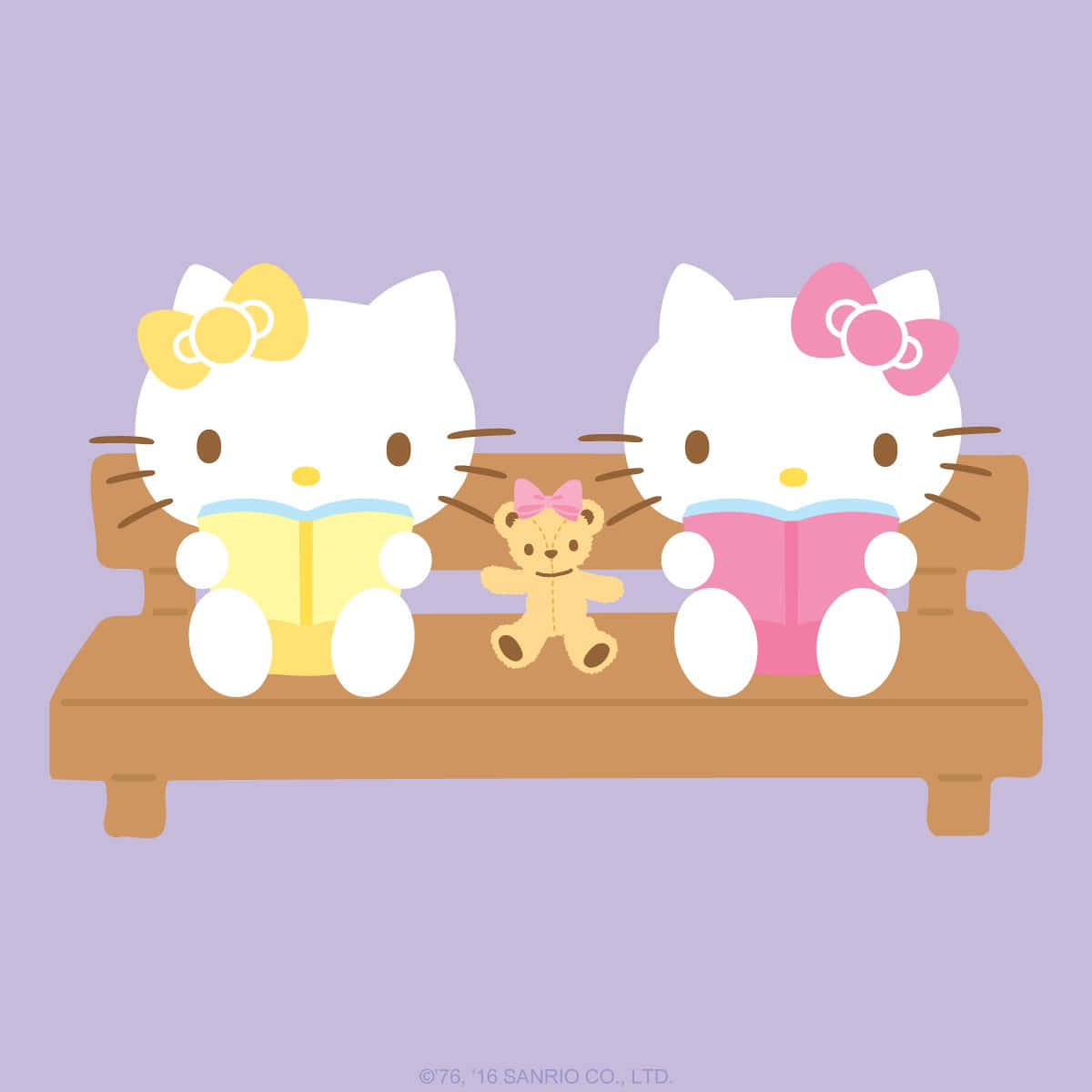 Mimmy White 桌布 壁紙 — 兩個Hello Kitty角色坐在木長椅上閱讀書籍，中間有一隻小泰迪熊，背景是柔和的紫色。