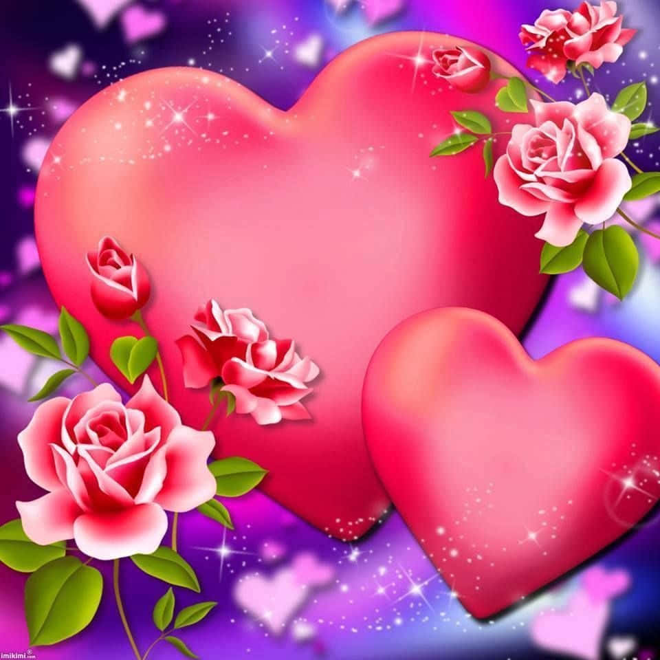 Rose Heart 桌布 壁紙 — 兩個亮面粉紅心臟在閃爍的紫色背景上發光，背景點綴著盛開的粉紅玫瑰和漂浮的心形圖案。