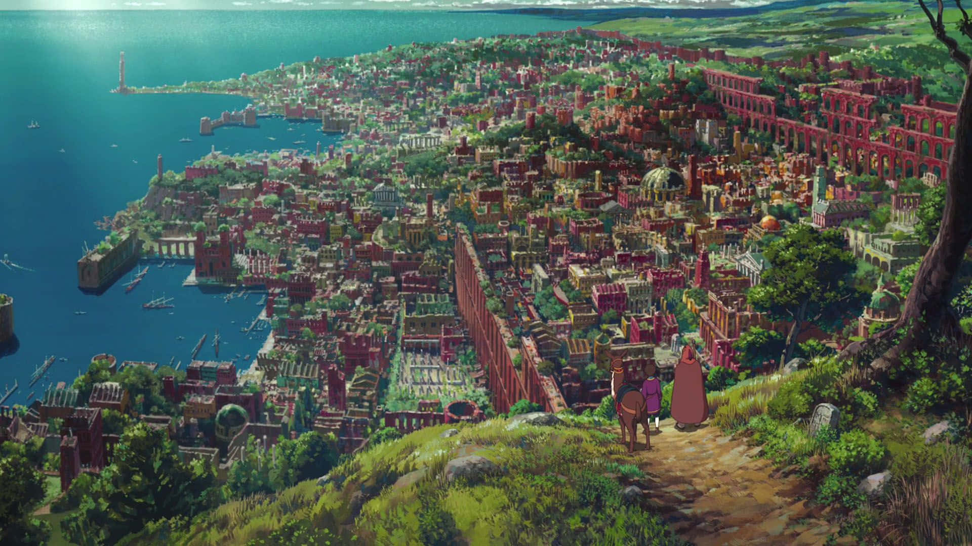 Tales From Earthsea 桌布 壁紙 — 兩個人影沿著長滿草的山坡行走，俯瞰著一座擁有紅瓦建築和深藍色港口的廣闊沿海城市。