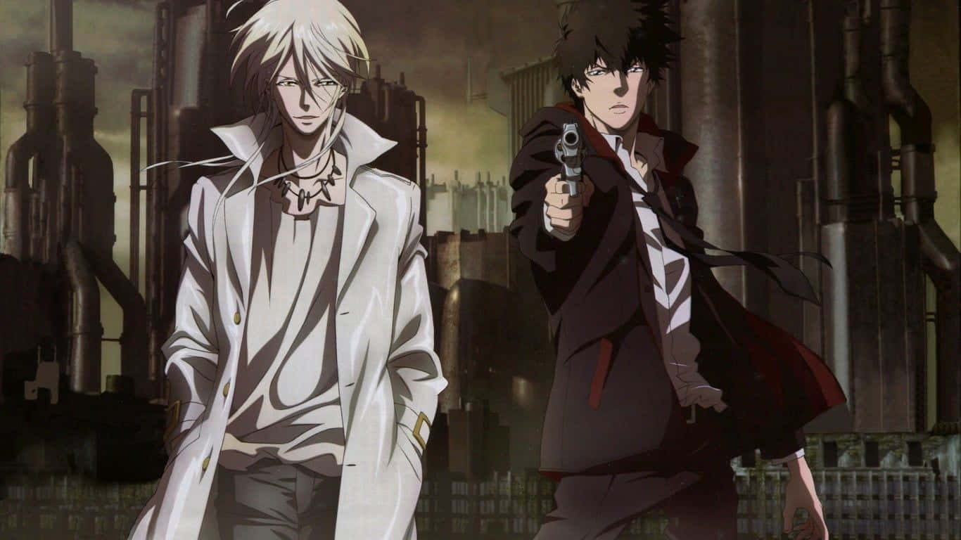 Shinya Kogami 桌布 壁紙 — 兩個動漫男人站在骯髒的工業城市景觀中，一個穿白色外套，另一個穿黑色外套，正用槍瞄準。