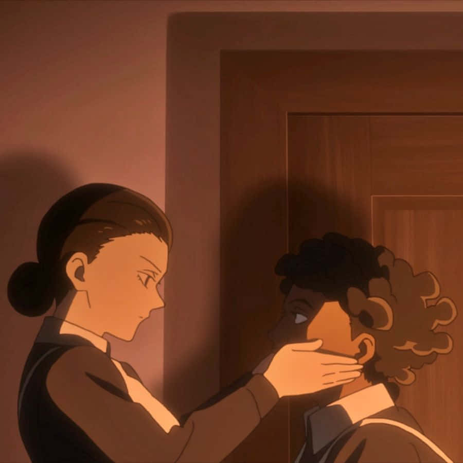 The Promised Neverland Krone 桌布 壁紙 — 兩個動漫角色在一個溫暖照明的房間裡分享親密時刻，其中一個輕輕地捧著另一個的臉。