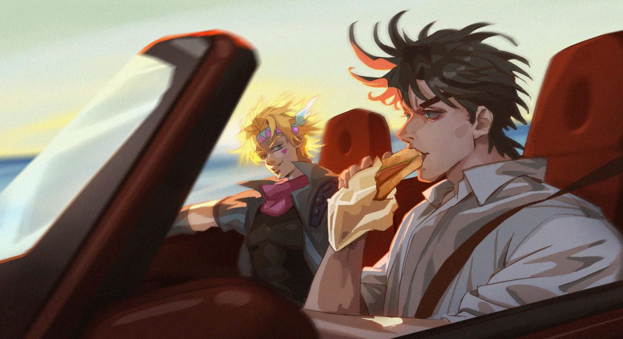 Battle Tendency 桌布 壁紙 — 兩個動漫角色在開篷車上享受公路旅行，金色夕陽的光芒灑在他們身後的海景上。
