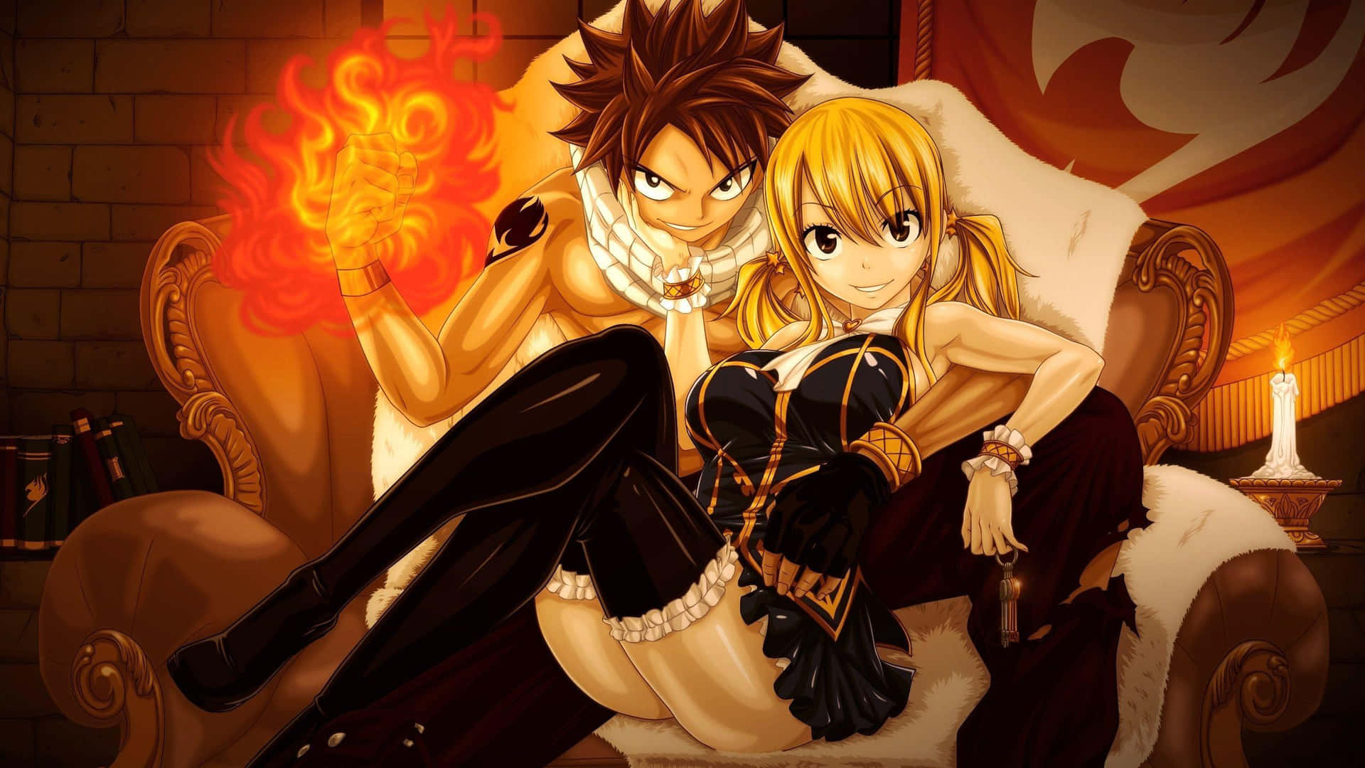 lucy heartfilia 桌布 壁紙 — 兩個動漫角色坐在一張豪華沙發上，一個施展火焰魔法，另一個在旁邊微笑，房間燈光溫暖。