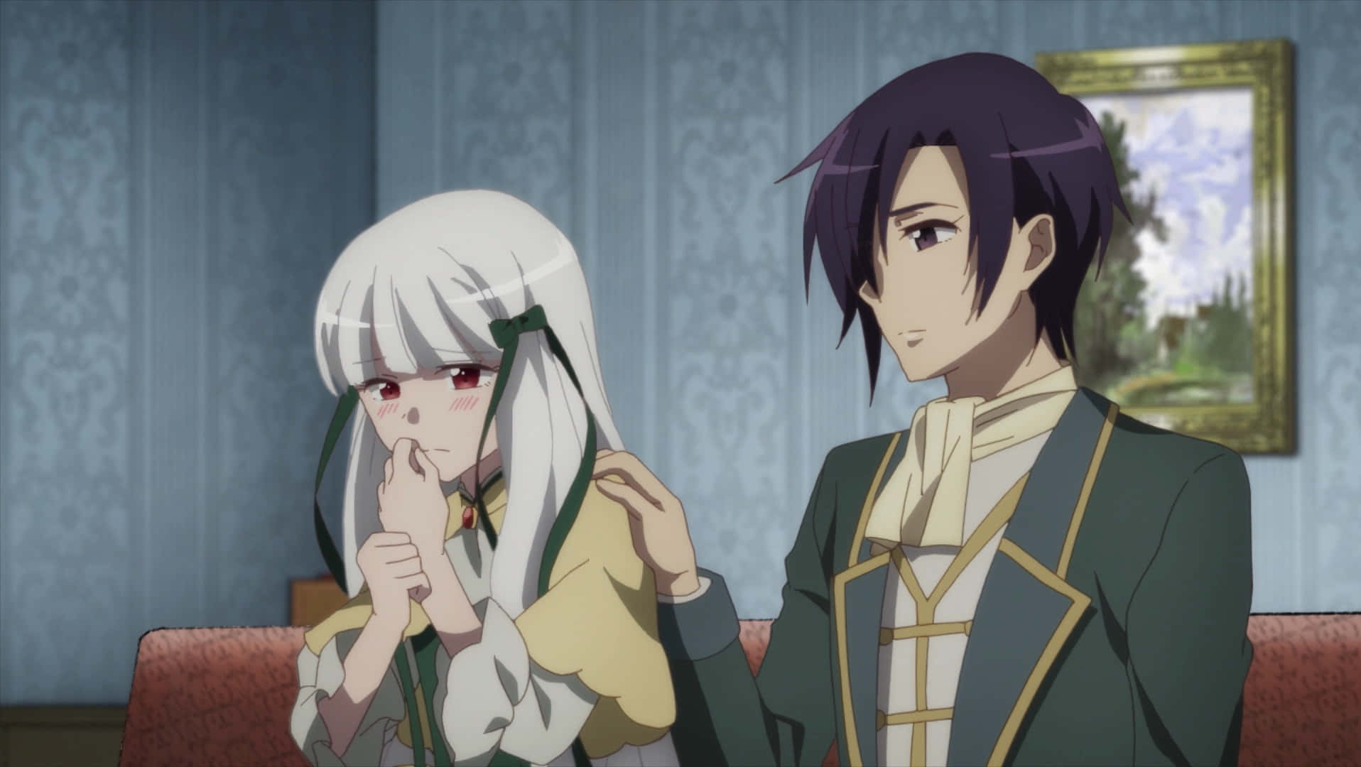 My Next Life As A Villainess All Routes Lead To Doom 桌布 壁紙 — 兩個動漫角色坐在藍色圖案房間的紅色梳化上，一個白髮角色臉紅並捂住嘴，另一個黑髮角色看著她。