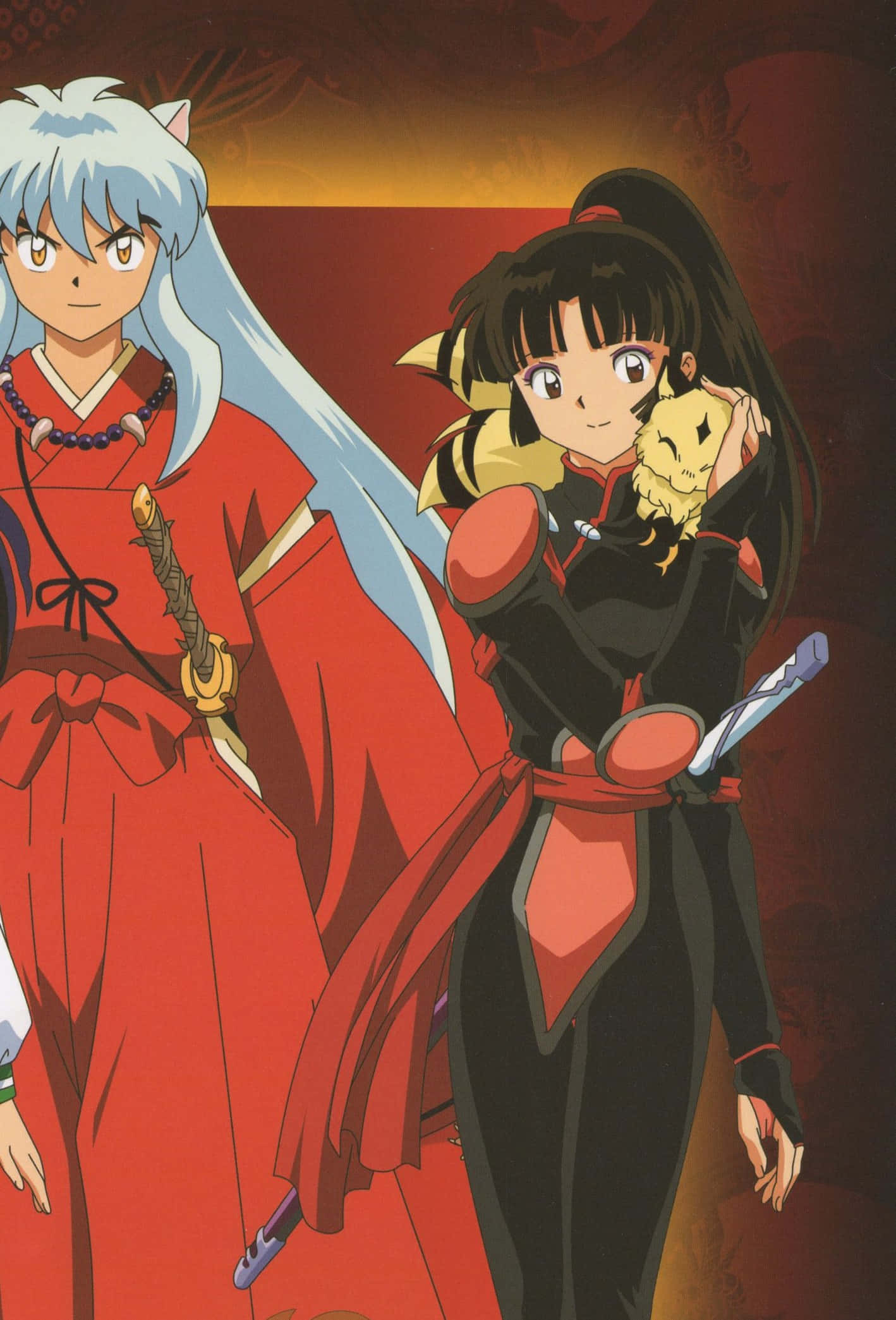 Inuyasha And Sango 桌布 壁紙 — 兩個動漫角色穿著傳統紅色和黑色服裝，手持劍站立，其中一個在溫暖的漸變背景前抱著一隻小狐狸般的生物。