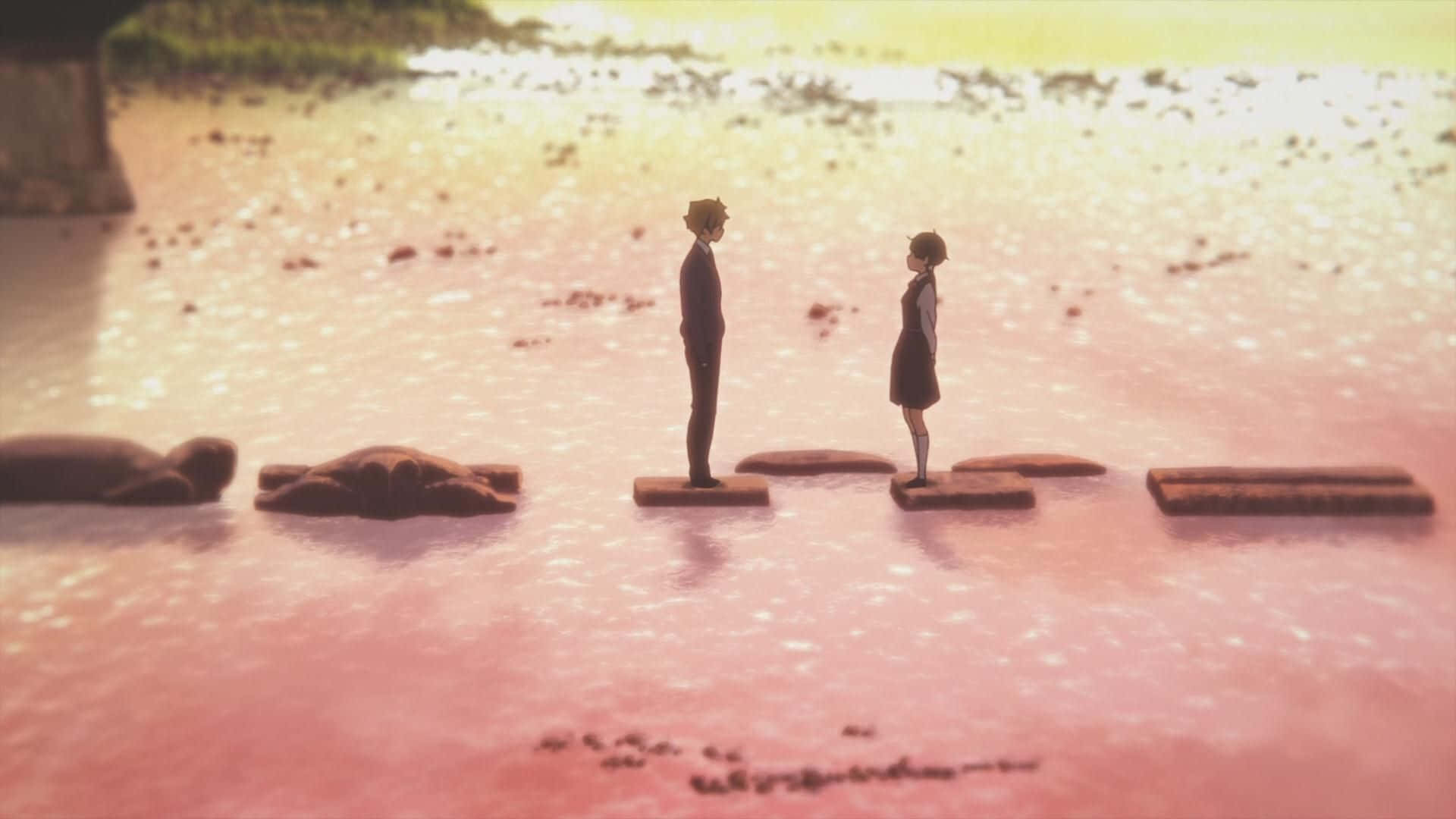 Love Story 桌布 壁紙 — 兩個動漫角色站在淺粉紅色水中反射金色夕陽光芒的石板上。