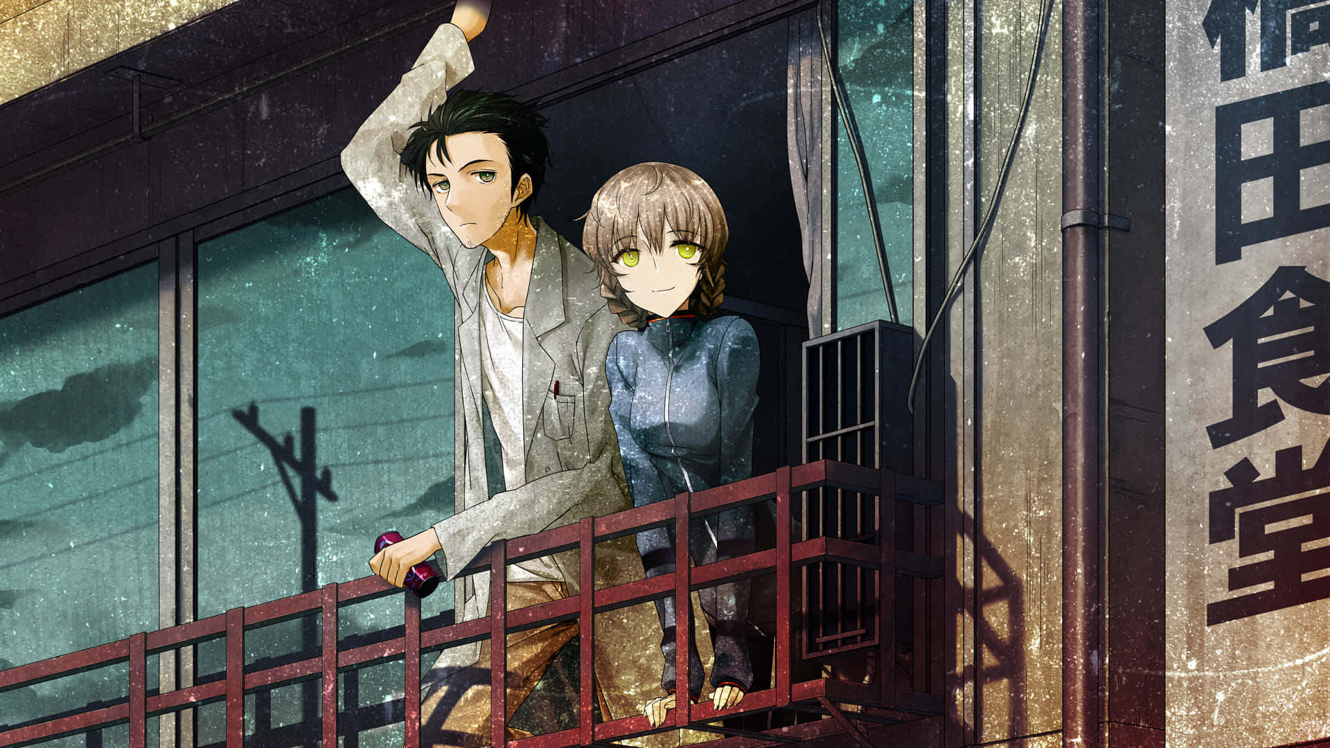 Suzuha Amane 桌布 壁紙 — 兩個動漫角色站在生鏽的防火梯上，背景是下雨的城市和日文標誌。