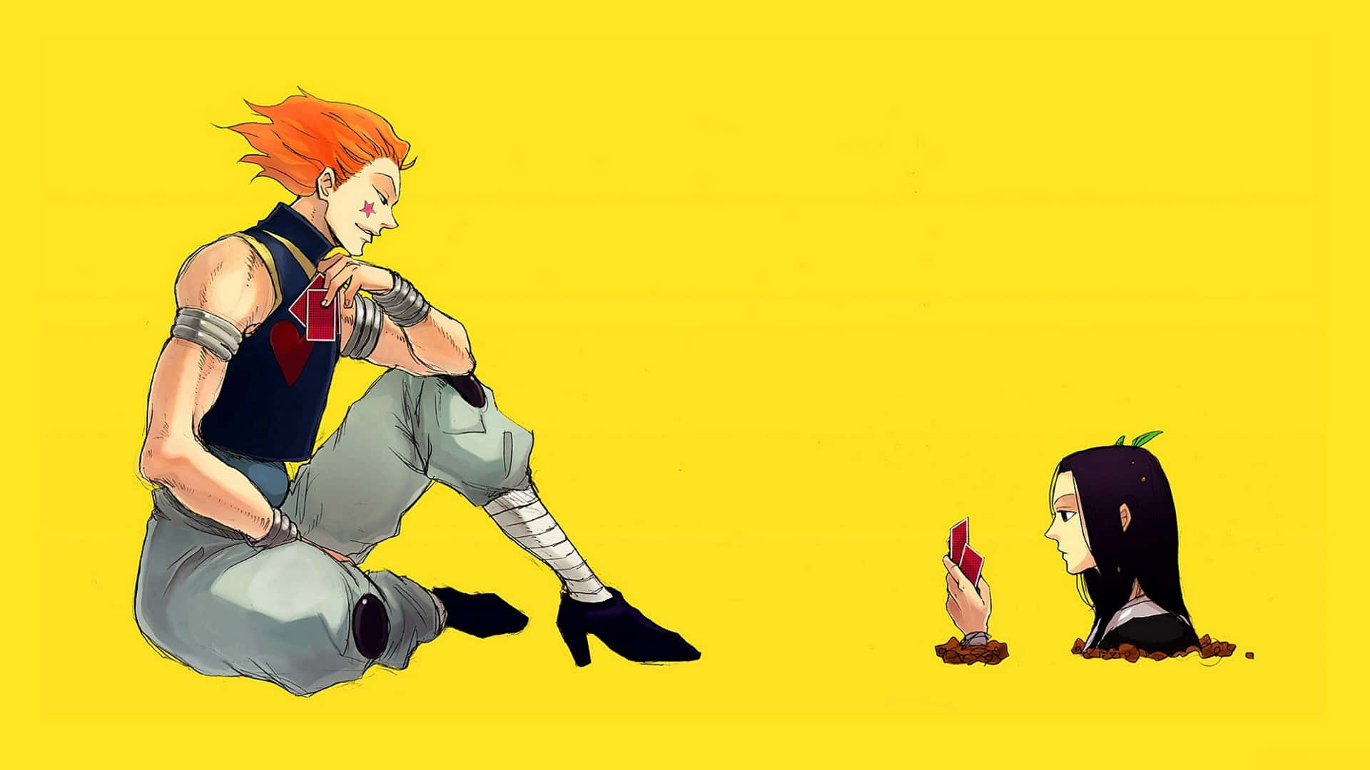 Hisoka Morow 桌布 壁紙 — 兩個動漫角色面對面坐在明亮的黃色背景上，一個有橙色頭髮，另一個有黑色頭髮從泥土中冒出，手持紅色卡片。