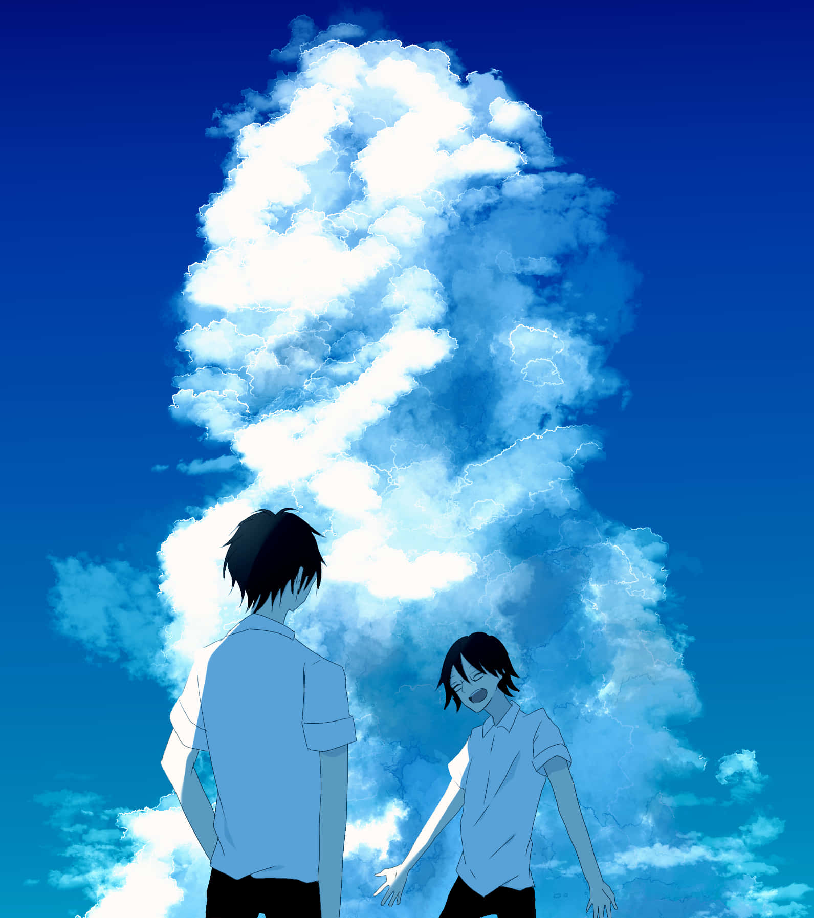 Shinra Kishitani 桌布 壁紙 — 兩個動漫青少年仰望深藍色天空中高聳發光的雲層。