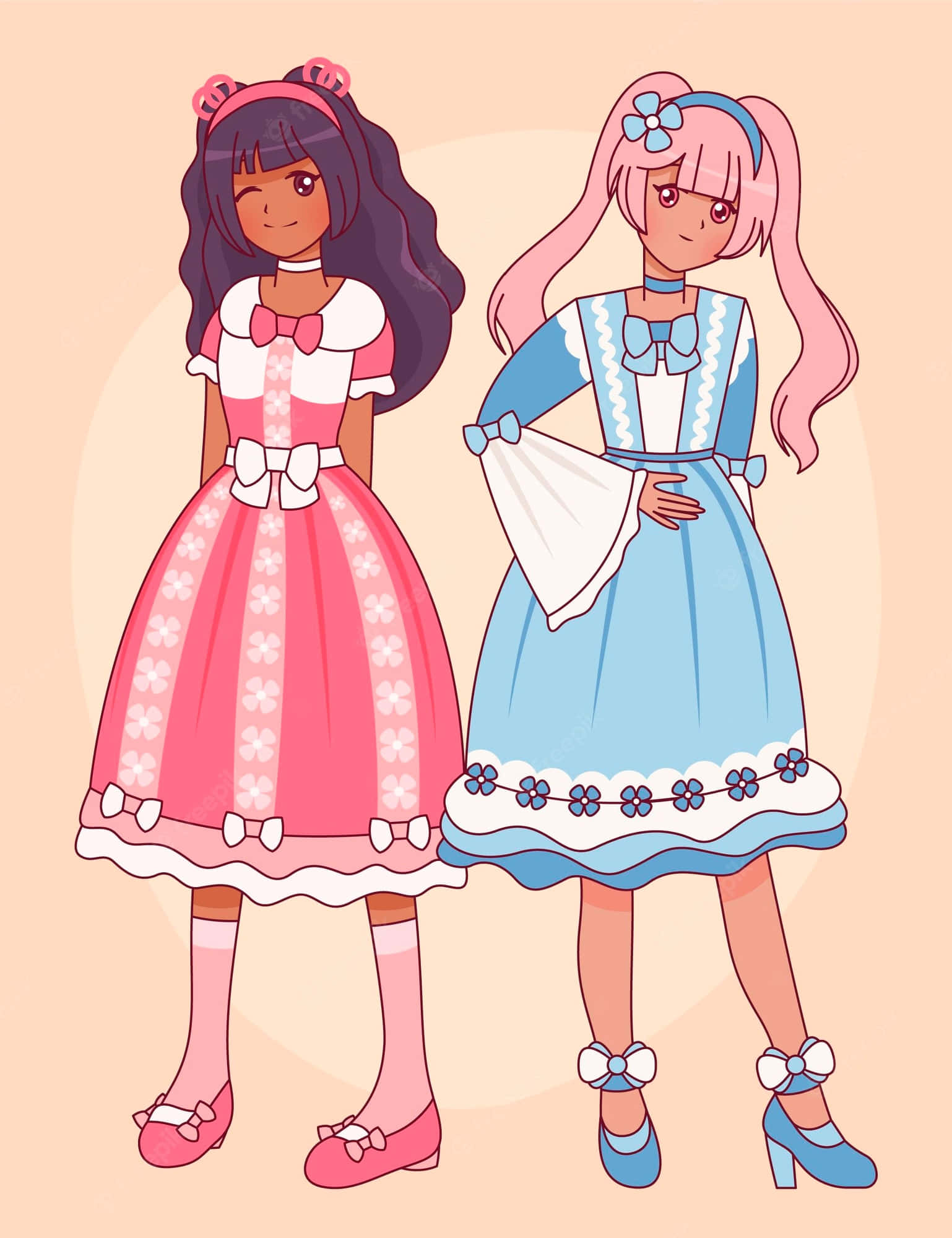Lolita Fashion 桌布 壁紙 — 兩個動漫風格的女孩穿著粉紅色和藍色柔和色調的連衣裙，帶有蝴蝶結和花卉圖案，並排站在柔和的桃色背景前。