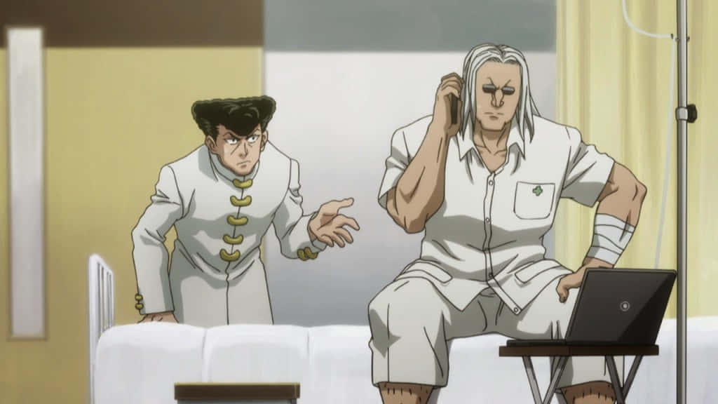 Morel Mackernasey 桌布 壁紙 — 兩個動畫男人穿著病人袍，一個坐在床上講電話，另一個站在旁邊急切地做手勢。