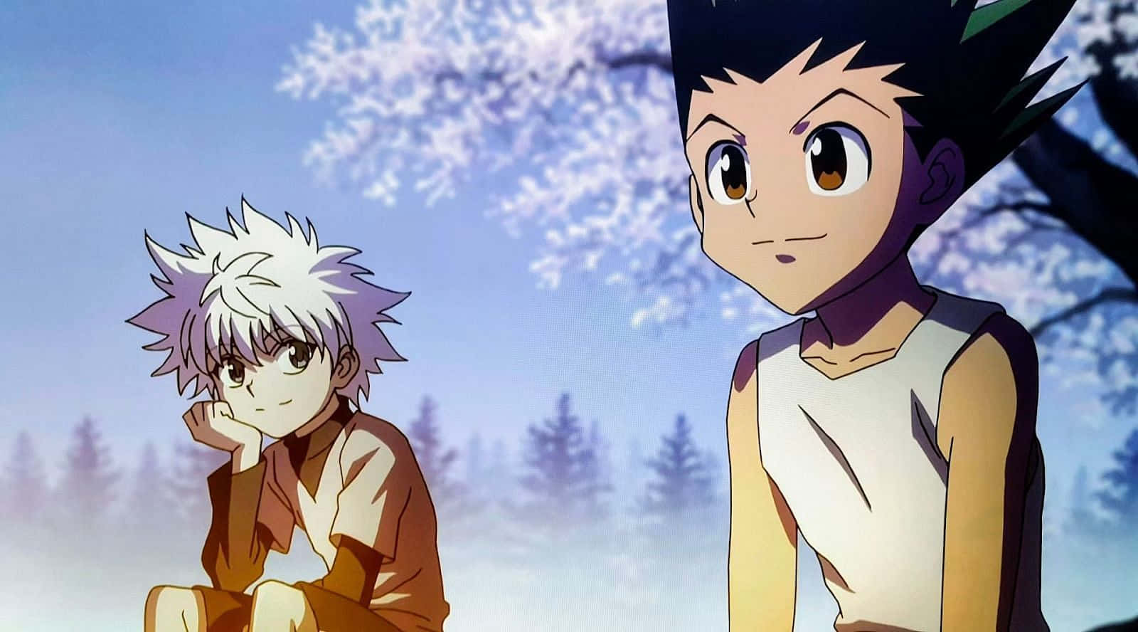 Shonen Anime 桌布 壁紙 — 兩個動畫男孩坐在盛開的櫻花樹下，背景是柔和的藍天和遠處的松樹林。
