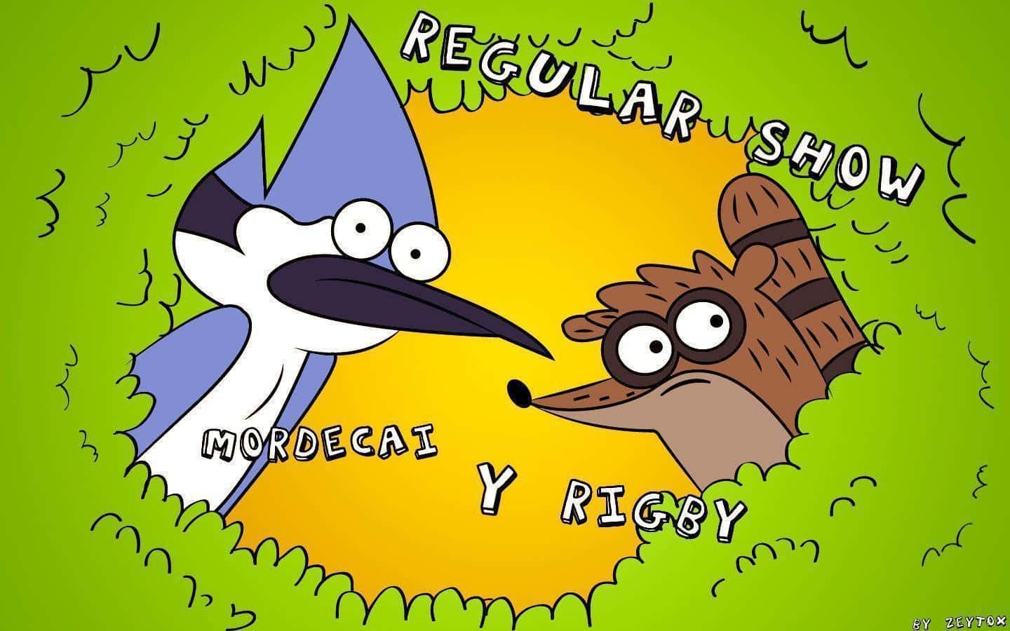 日常工作 桌布 壁紙 — 兩個卡通角色 Mordecai 和 Rigby 從綠色灌木叢中探出頭來，背景是明亮的黃色太陽爆發。