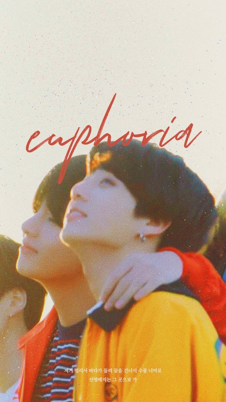 Euphoria Taekook BTS 壁紙 — 兩個年輕男子在溫暖的陽光下向上凝望，上方有紅色字體的「euphoria」。