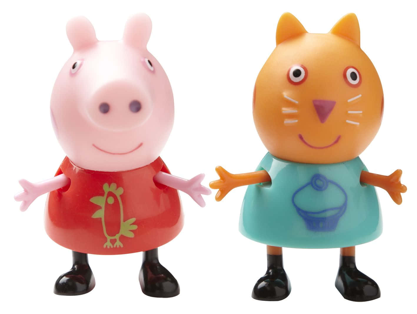 Candy Cat 桌布 壁紙 — 兩個快樂的塑膠玩具公仔，穿紅色裙的Peppa Pig和穿藍色裙的貓咪，並排站在白色背景前。