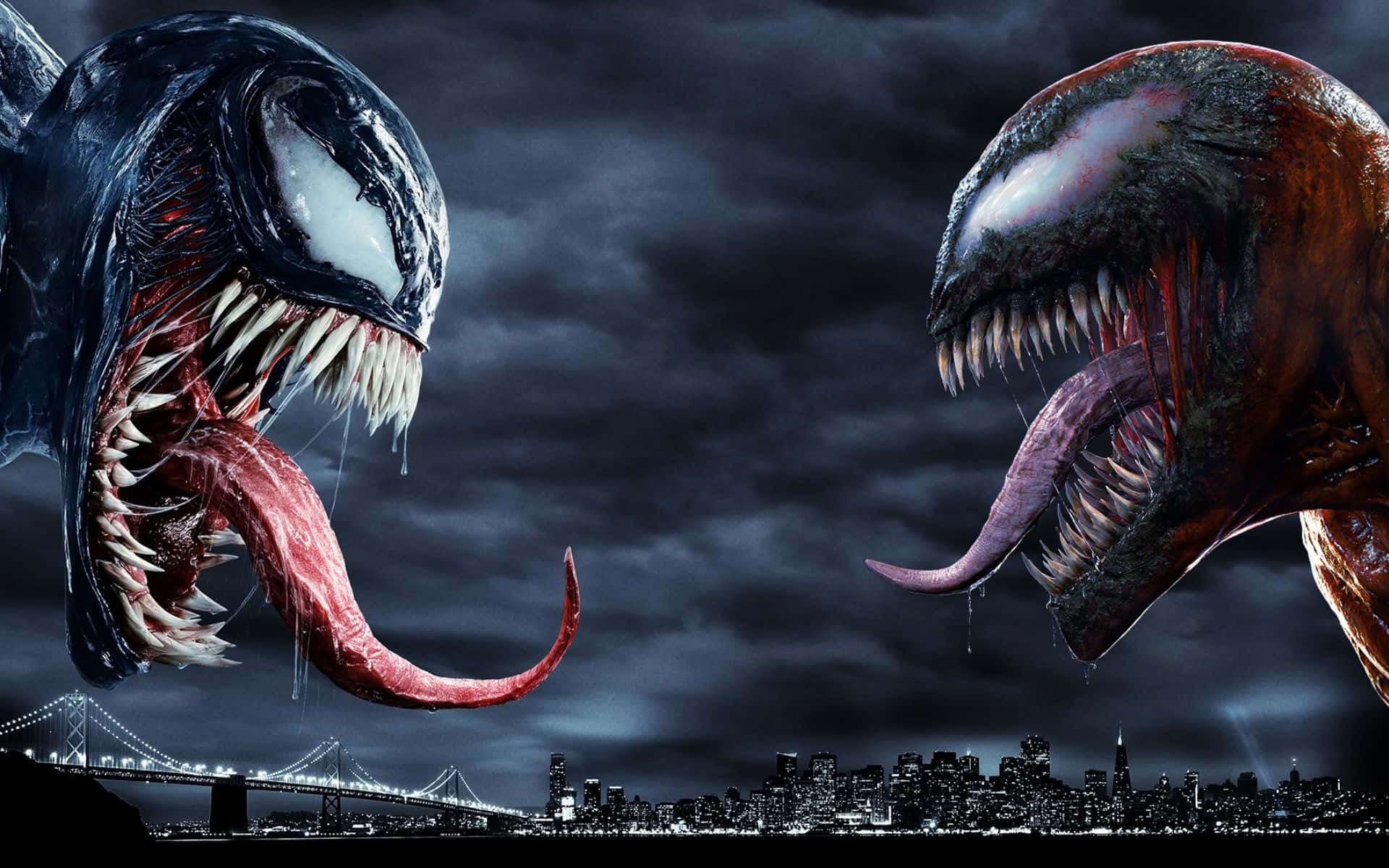Carnage Vs Venom 桌布 壁紙 — 兩個怪物般的共生體毒液和屠殺在黑暗風暴的天空下，於燈火通明的城市景觀上對峙。
