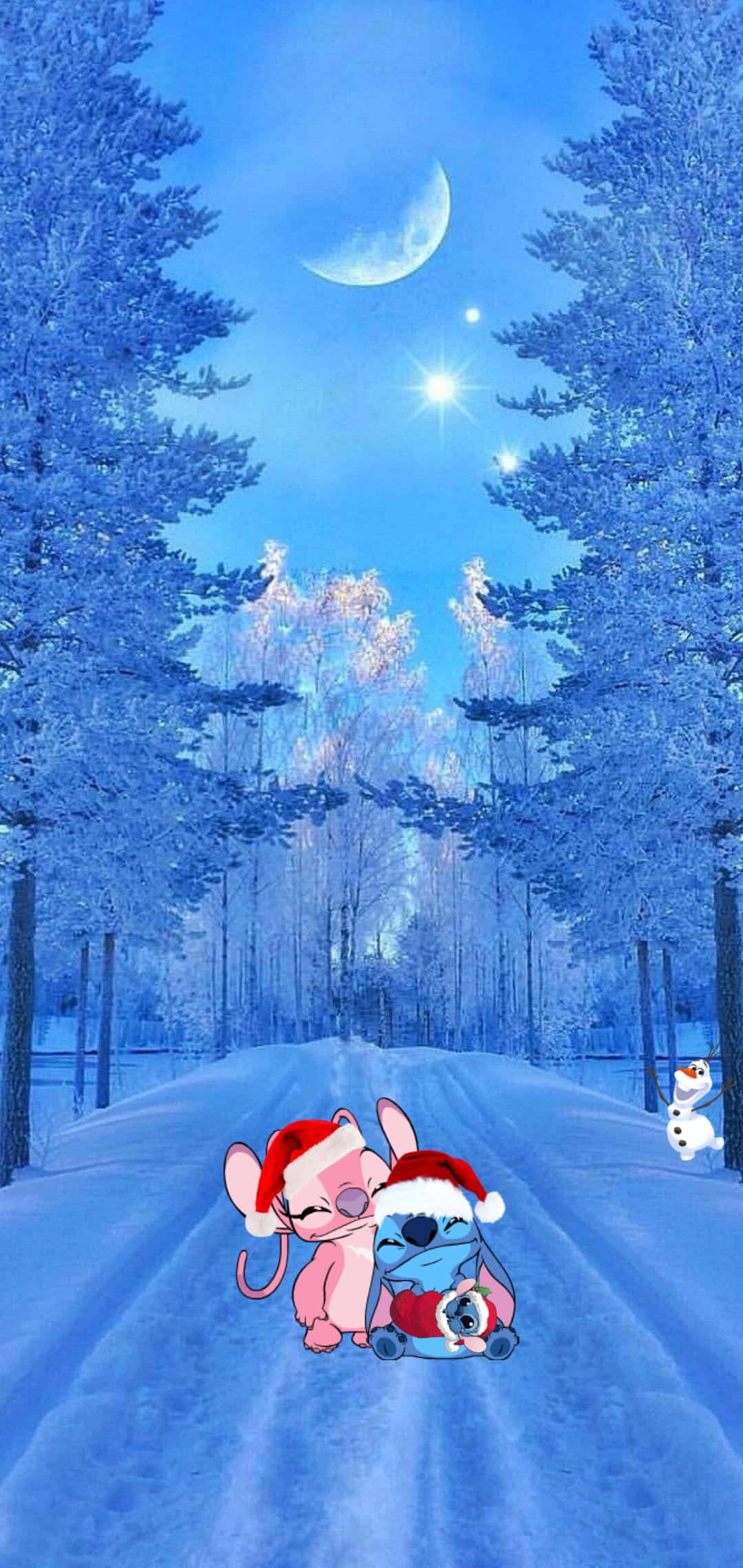 Love Stitch And Angel 桌布 壁紙 — 兩個戴聖誕帽的卡通角色在雪徑上依偎，新月和星星下，在冰冷的森林中。