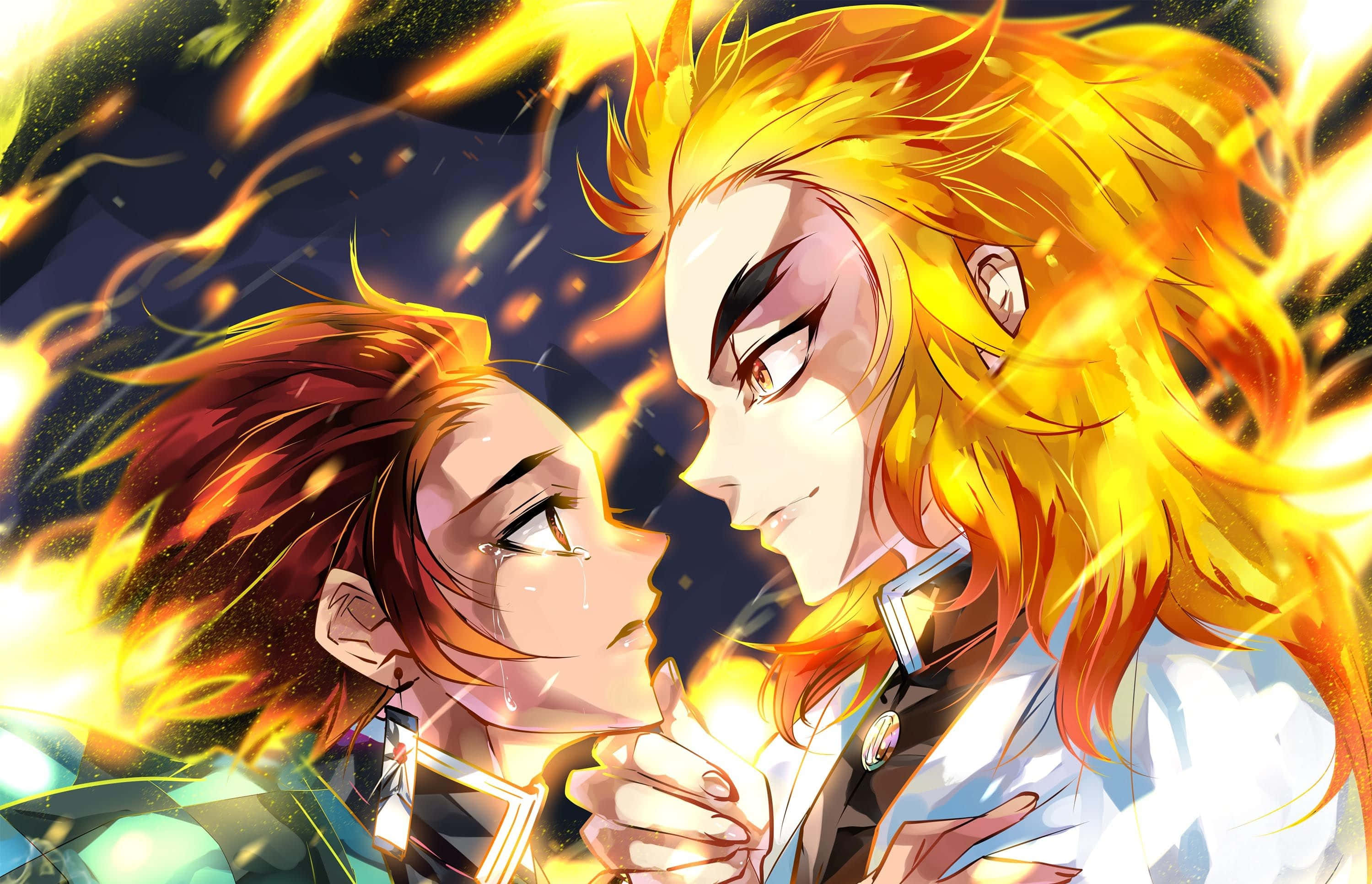 Rengoku And Tanjiro 桌布 壁紙 — 兩個擁有火焰般頭髮的動漫角色，在熾熱的金色背景下親密地對視。