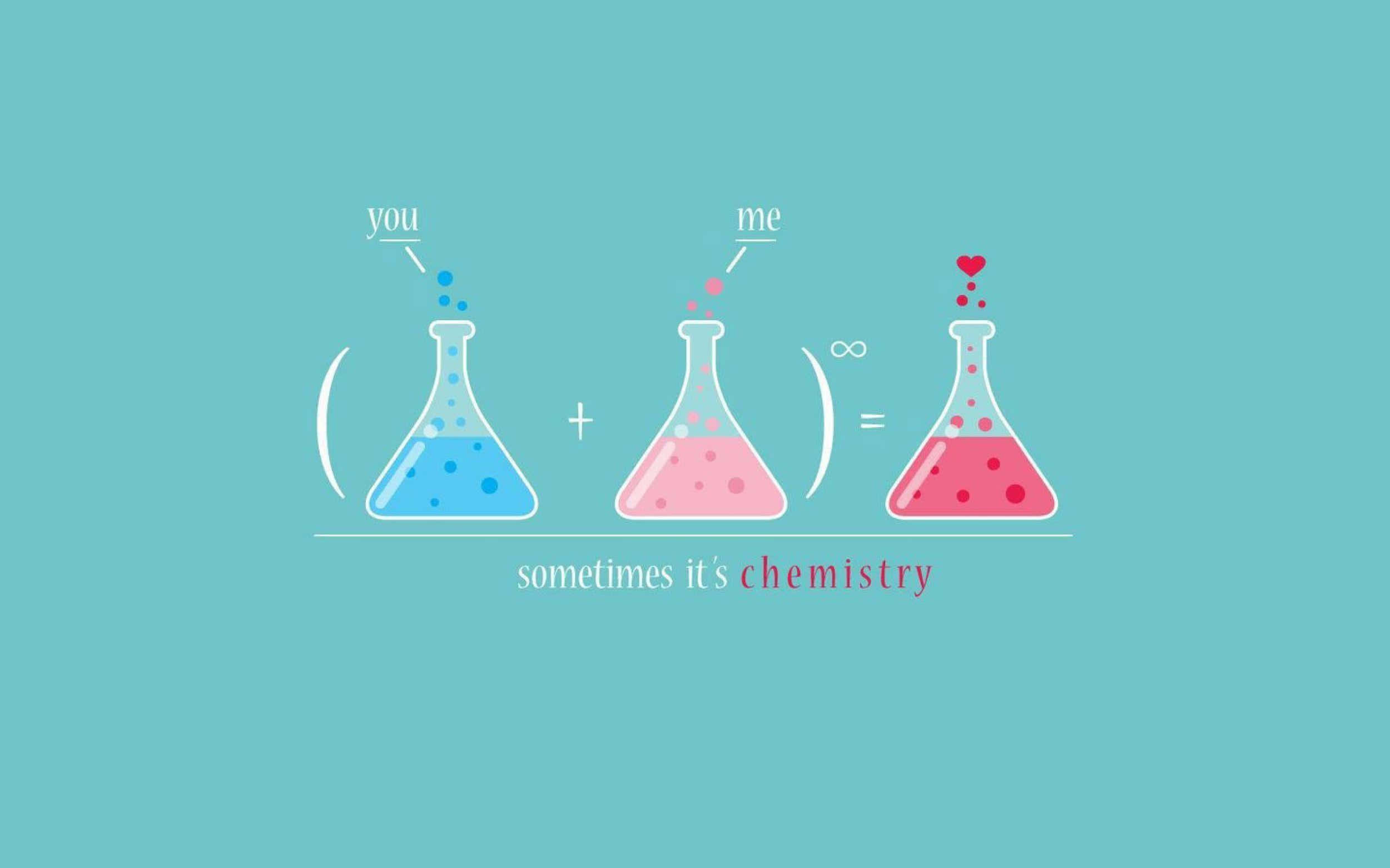 Chemistry 桌布 壁紙 — 兩個標有「你」和「我」的燒瓶混合在一起，產生帶有心形的粉紅色溶液，象徵浪漫的化學反應。