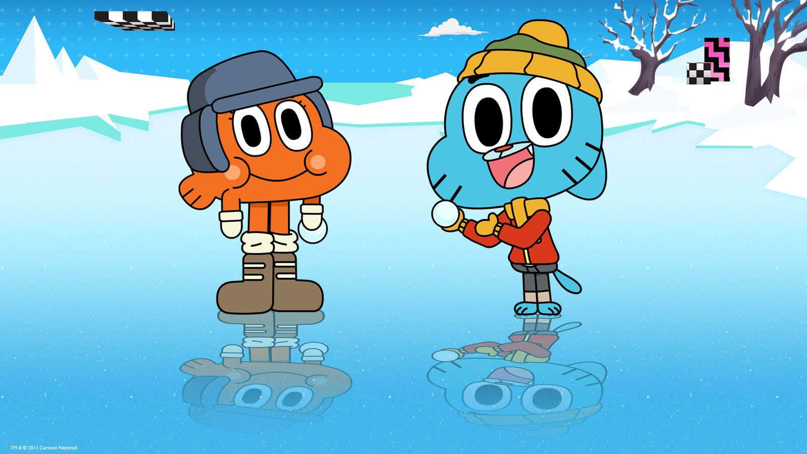 Gumball And Darwin 桌布 壁紙 — 兩個穿著冬季裝備的卡通人物站在冰上，有雪球和倒影，背景是藍天和光禿禿的樹木。