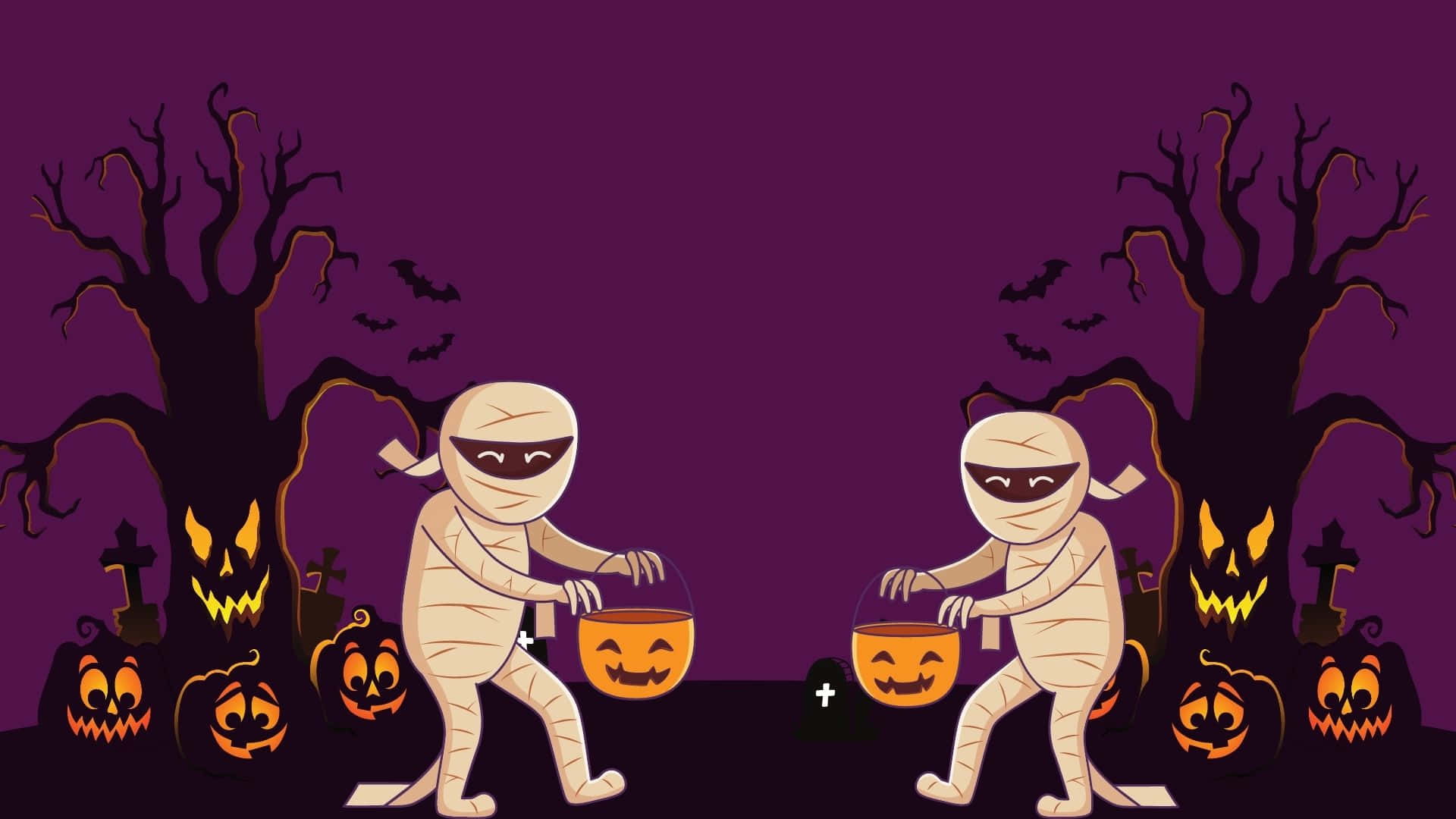Mummy Costumes 桌布 壁紙 — 兩個繃帶纏身的卡通木乃伊，拿著傑克南瓜燈桶，穿過一個陰森紫色、有發光南瓜和光禿樹木的萬聖節森林。