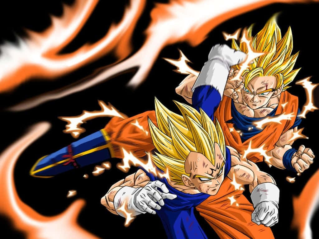 Vegeta And Goku 桌布 壁紙 — 兩個超級撒亞人形態的撒亞人戰士在黑色背景前以熾熱能量爆炸碰撞。