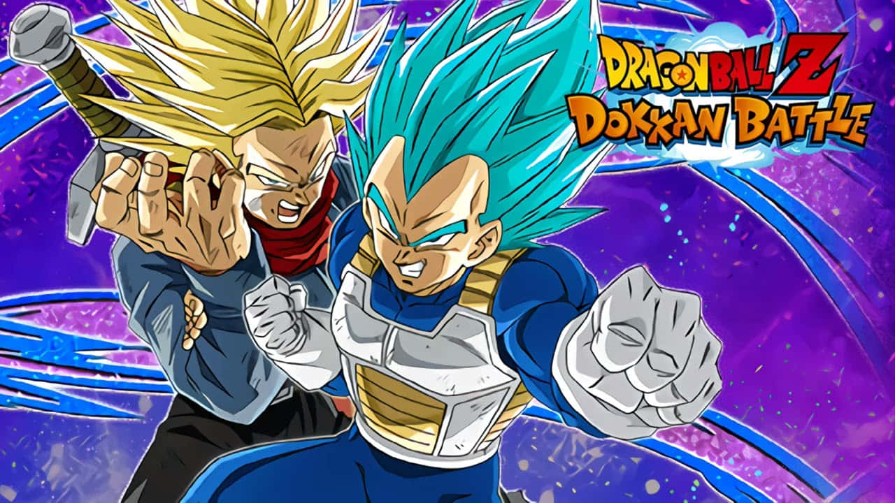 Vegeta And Trunks 桌布 壁紙 — 兩個超級撒亞人角色在充滿活力的動漫戰鬥場景中碰撞，伴隨著鮮豔的紫色和藍色能量效果。