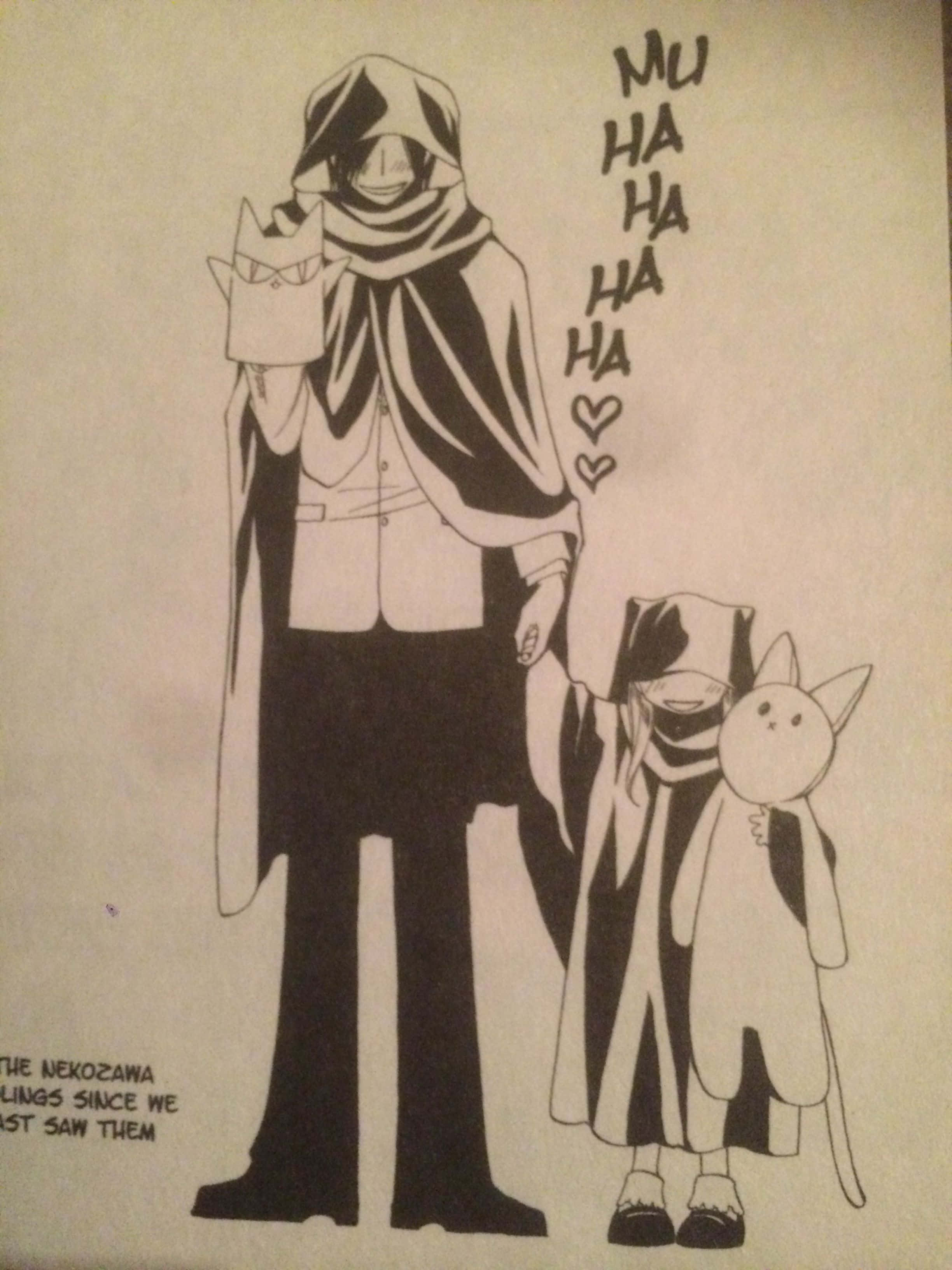 Umehito Nekozawa 桌布 壁紙 — 兩個身穿連帽長袍的動漫角色，一邊抱著貓咪玩偶，一邊瘋狂大笑。