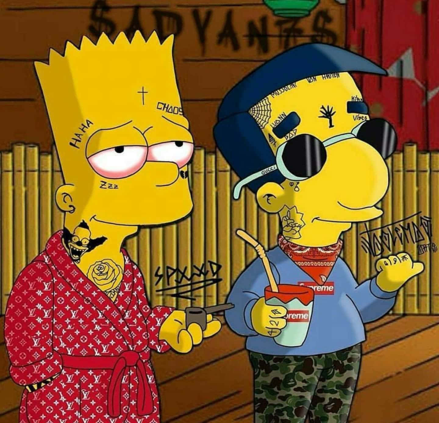 Bart Simpson Gangster 桌布 壁紙 — 兩個辛普森角色打扮成潮人，帶有紋身和奢侈品牌，在一個佈滿塗鴉的木房間裏。