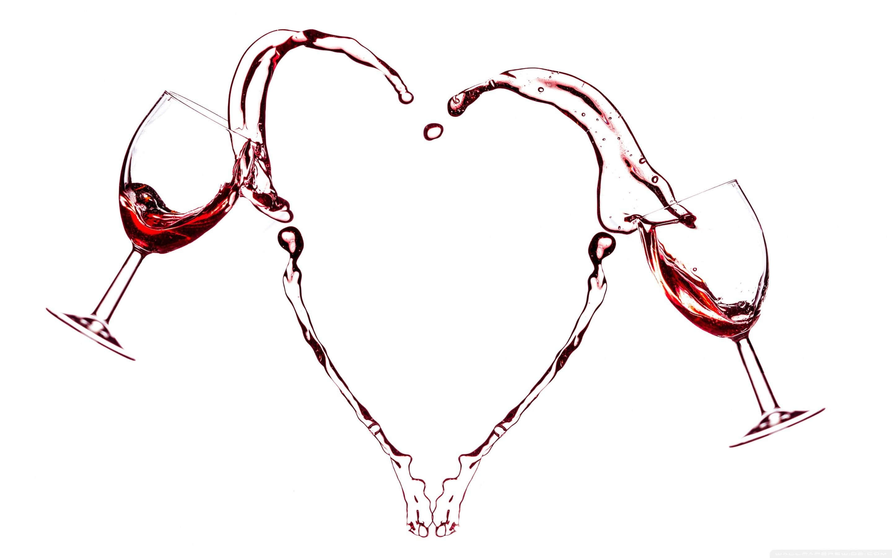 Red Wine Glass 桌布 壁紙 — 兩個酒杯在空中碰撞，形成心形，紅酒飛濺，背景為白色。