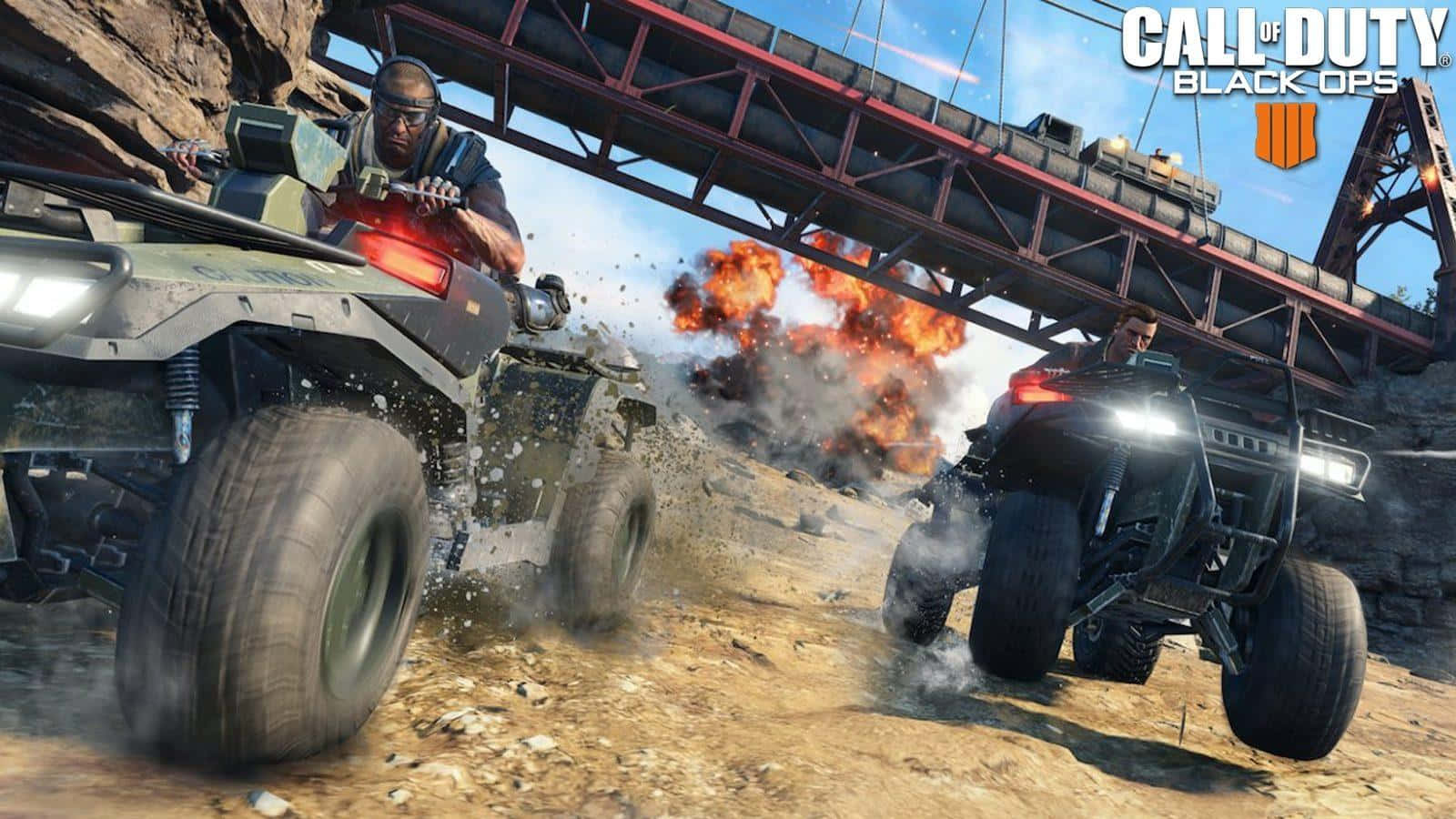 Call Of Duty Vehicles 桌布 壁紙 — 兩名士兵駕駛ATV穿越塵土飛揚的峽谷，紅色橋樑下方發生爆炸。