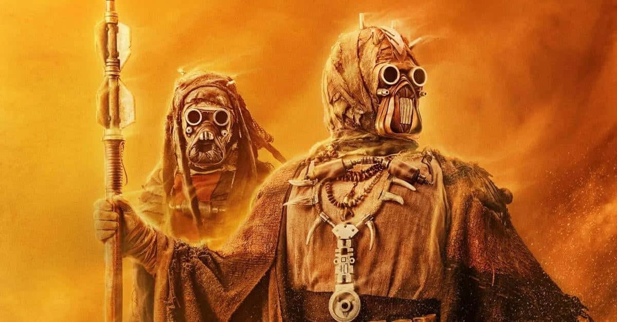 Tusken Raiders 桌布 壁紙 — 兩名戴著面具的沙漠戰士身穿破爛長袍，背對火紅色的天空，手持法杖和武器。