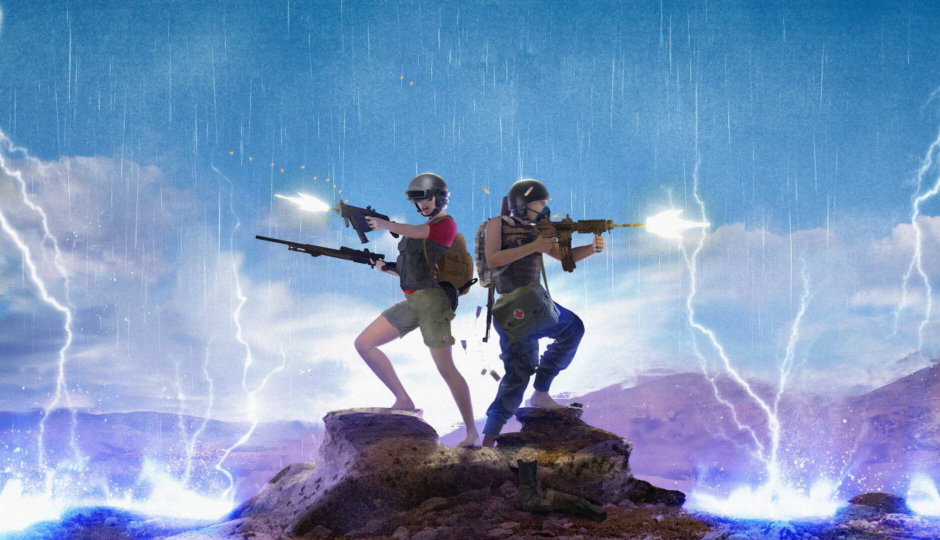 PUBG 桌布 壁紙 — 兩名戴頭盔的武裝玩家在雷電交加、風雨大作的天氣下，於岩石露頭上開火。