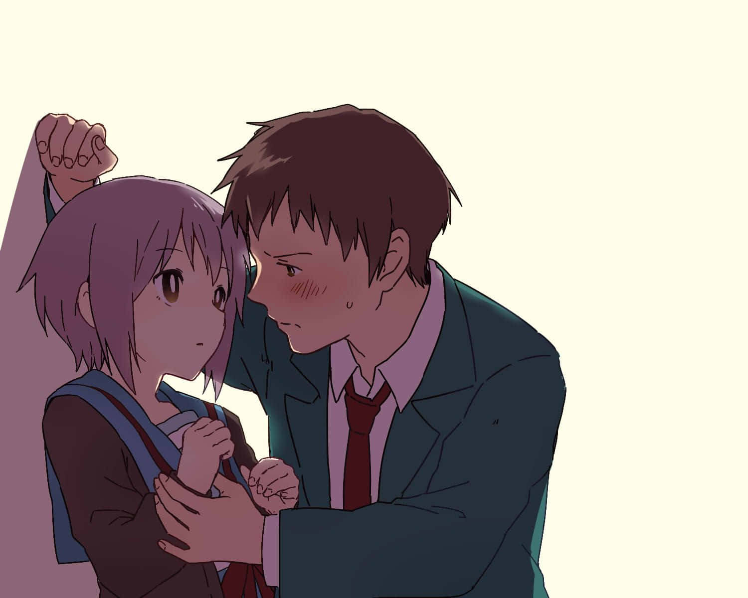 Kyon 桌布 壁紙 — 兩名穿著校服的動畫青少年在柔和的奶油色背景前，臉頰泛紅、雙手緊握，分享親密時刻。