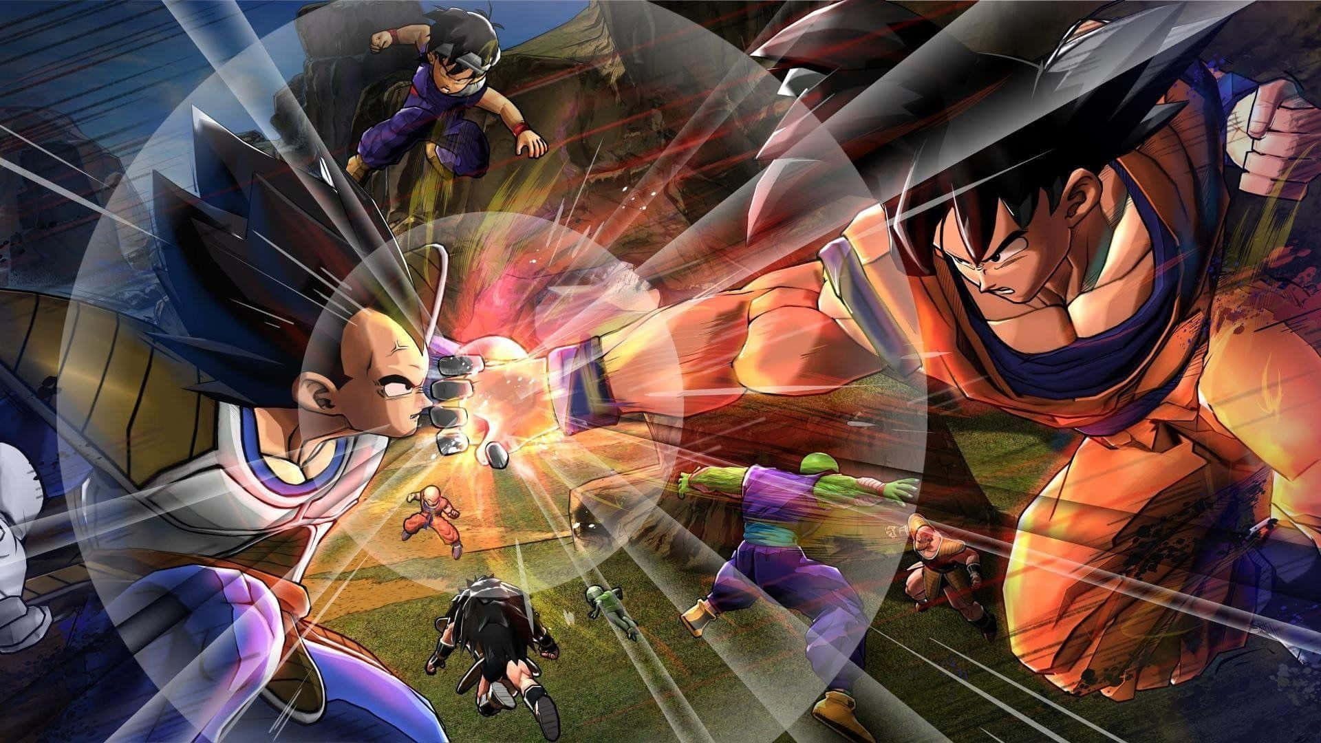 Dragon Ball Xenoverse 桌布 壁紙 — 兩名賽亞戰士在熾熱的能量爆發中碰撞，周圍是倒下的戰士，構成一個動態的動漫戰鬥場景。