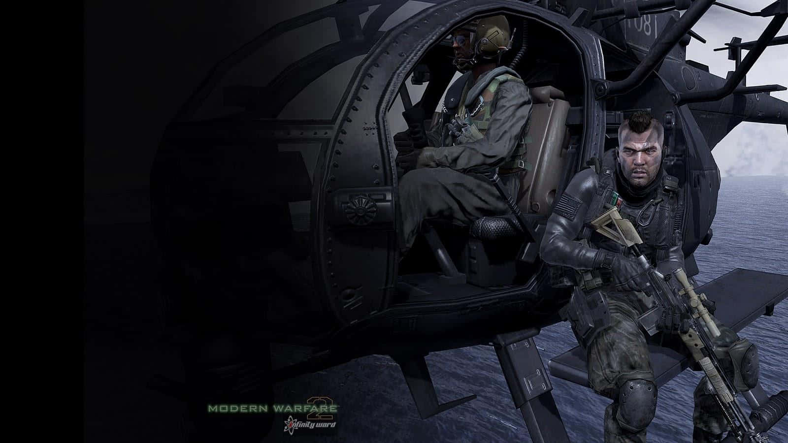 Soap Mactavish 桌布 壁紙 — 兩名身穿戰術裝備的士兵坐在一架黑暗的軍用直升機中，直升機在陰沉天空下盤旋於海浪之上。