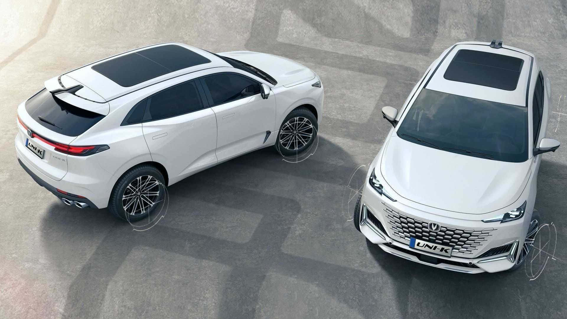 Changan 桌布 壁紙 — 兩輛時尚的白色SUV從上方展示在灰色混凝土表面上，帶有微妙的陰影。