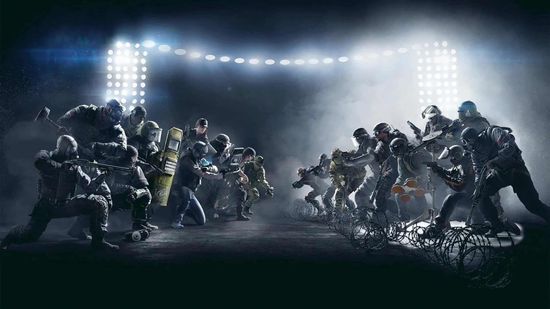 Rainbow Six Siege Operators 桌布 壁紙 — 兩隊武裝戰鬥人員在煙霧彌漫的競技場中，在明亮的體育場燈光下交鋒。
